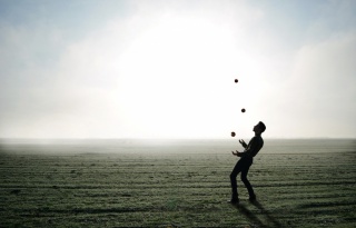 juggler-1216853_1920